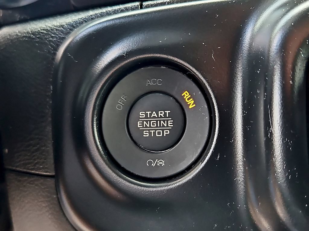 Used 2022 Jeep Wrangler Unlimited Sahara AWD/4WD image 24