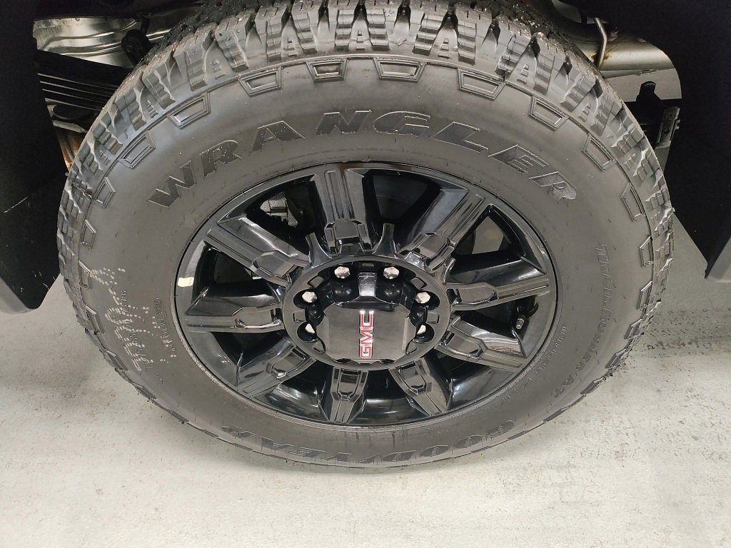 New 2026 GMC Sierra 2500 AT4 w/ Technology Package image 3