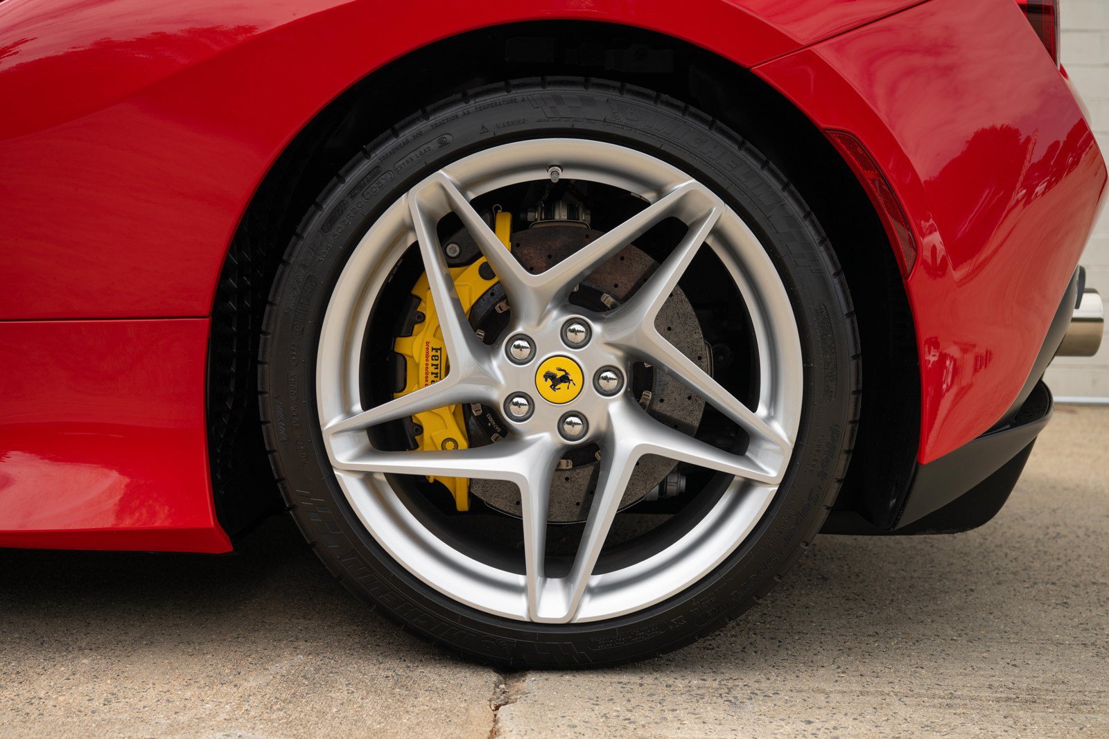 Used 2023 Ferrari F8 Tributo RWD image 18