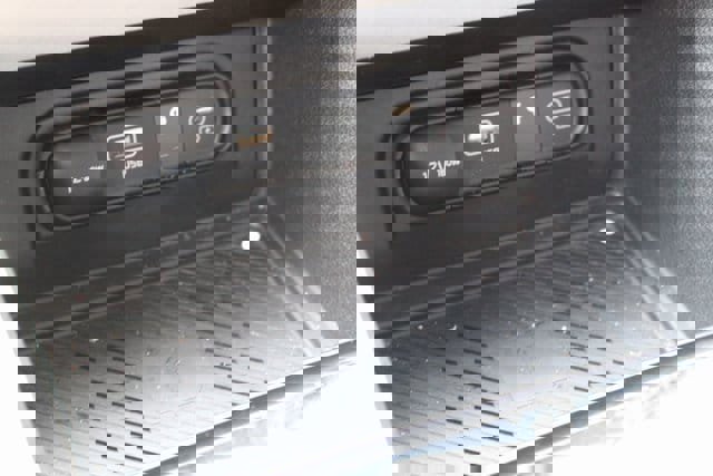 Used 2025 Kia Sportage EX image 23