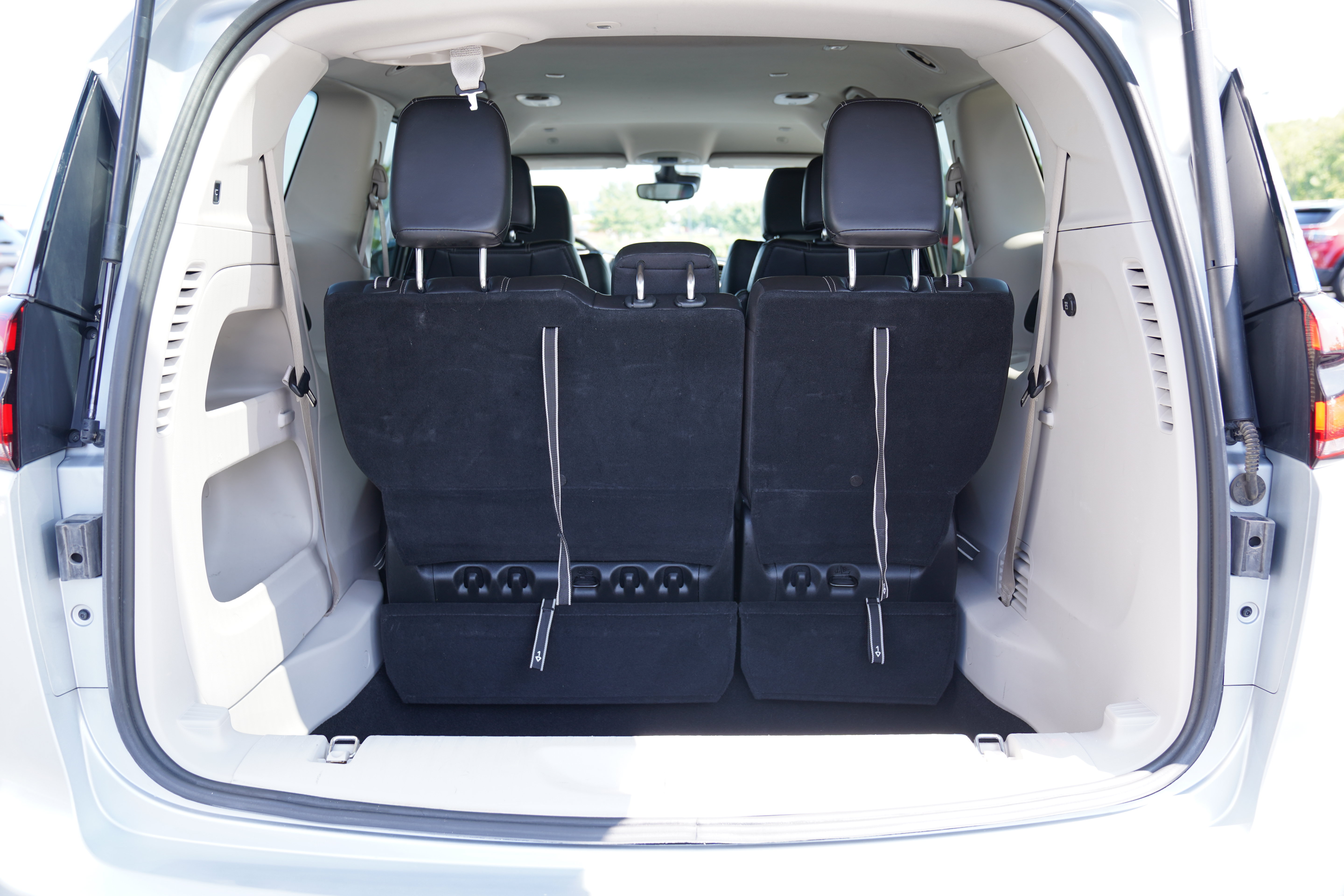 Used 2024 Chrysler Pacifica Touring-L FWD image 9