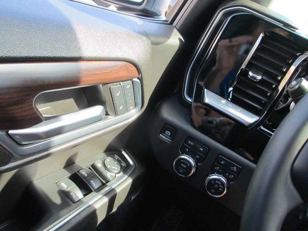 Used 2024 GMC Sierra 1500 SLT w/ SLT Premium Plus Package image 32