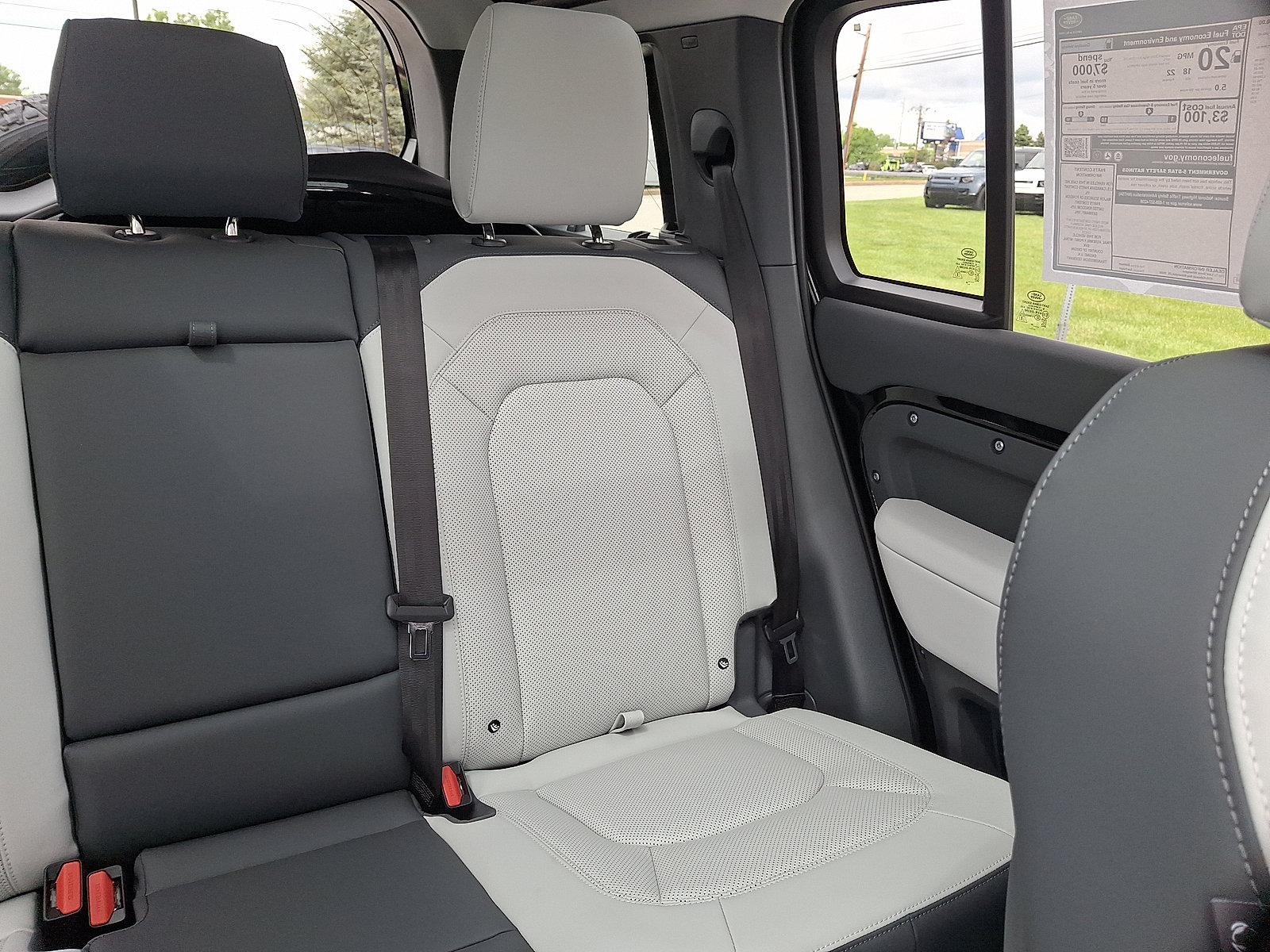 New 2026 Land Rover Defender 110 X-Dynamic SE AWD/4WD image 16