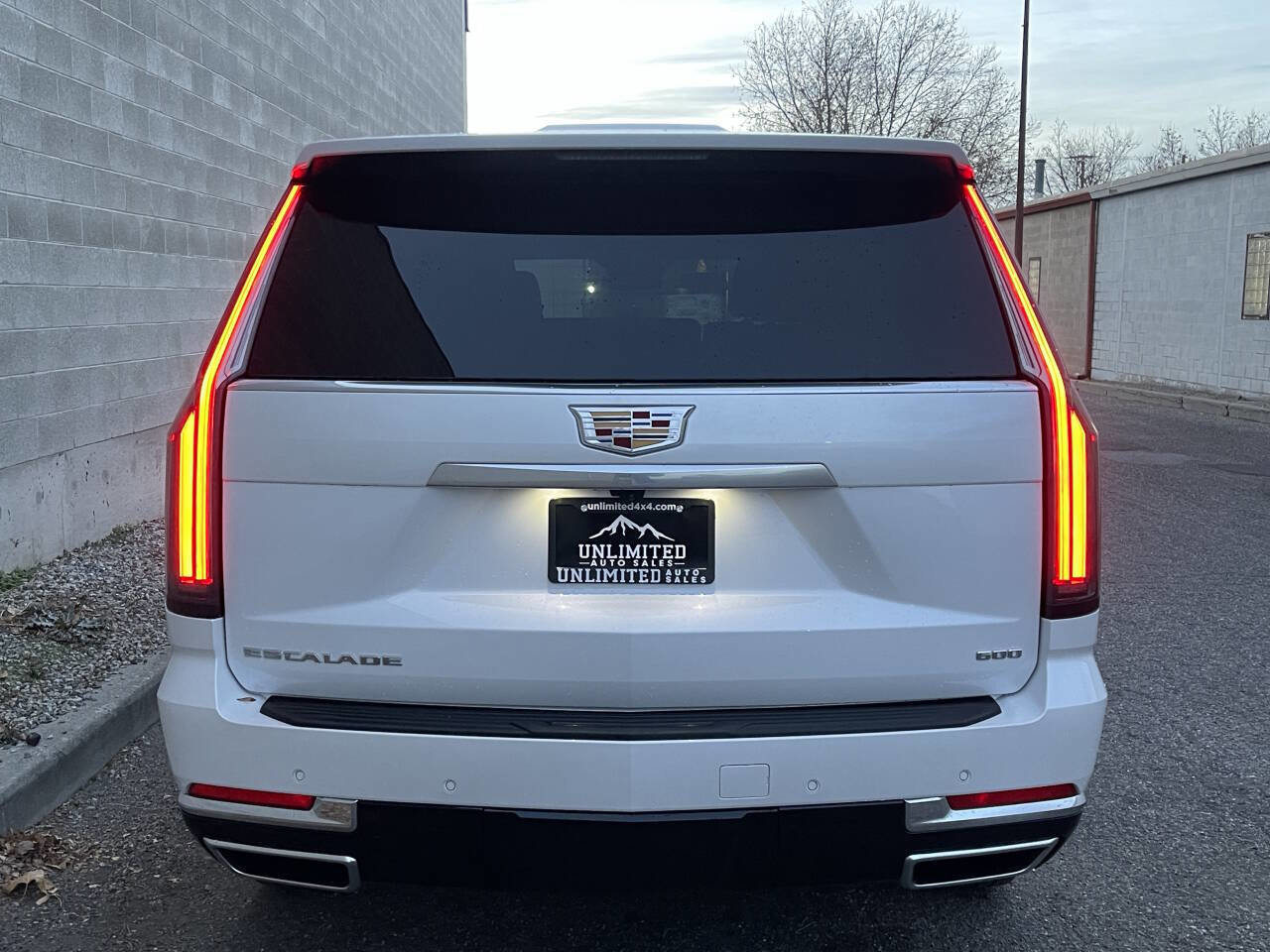 Used 2025 Cadillac Escalade Luxury image 5