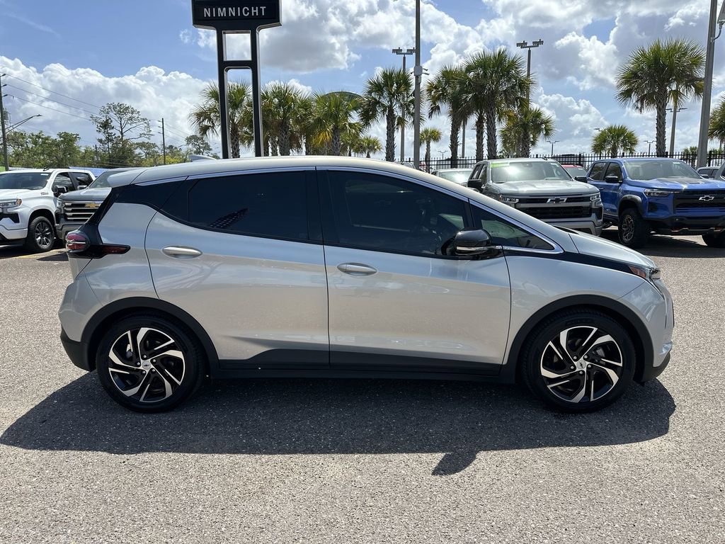 Used 2022 Chevrolet Bolt LT w/ Infotainment Package FWD image 17