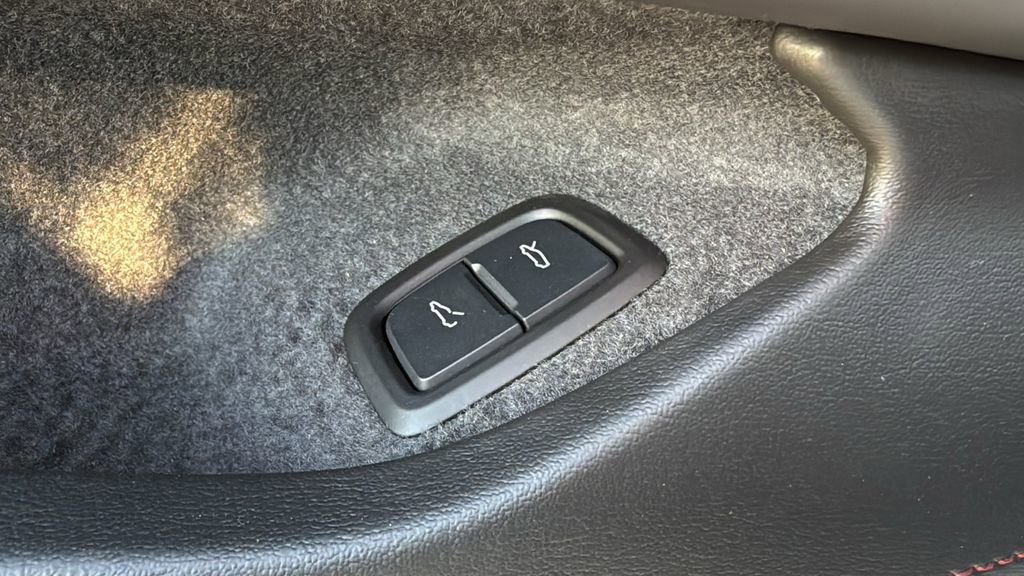 Used 2025 Chevrolet Corvette Stingray Convertible w/ 1LT image 25