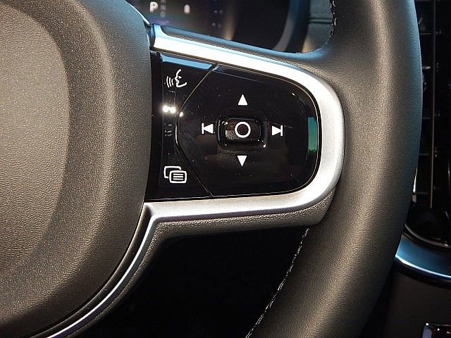 Certified 2026 Volvo XC90 B6 Ultra image 32