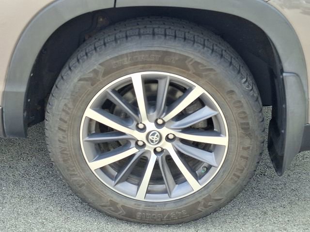 Used 2018 Toyota Highlander XLE AWD/4WD image 31