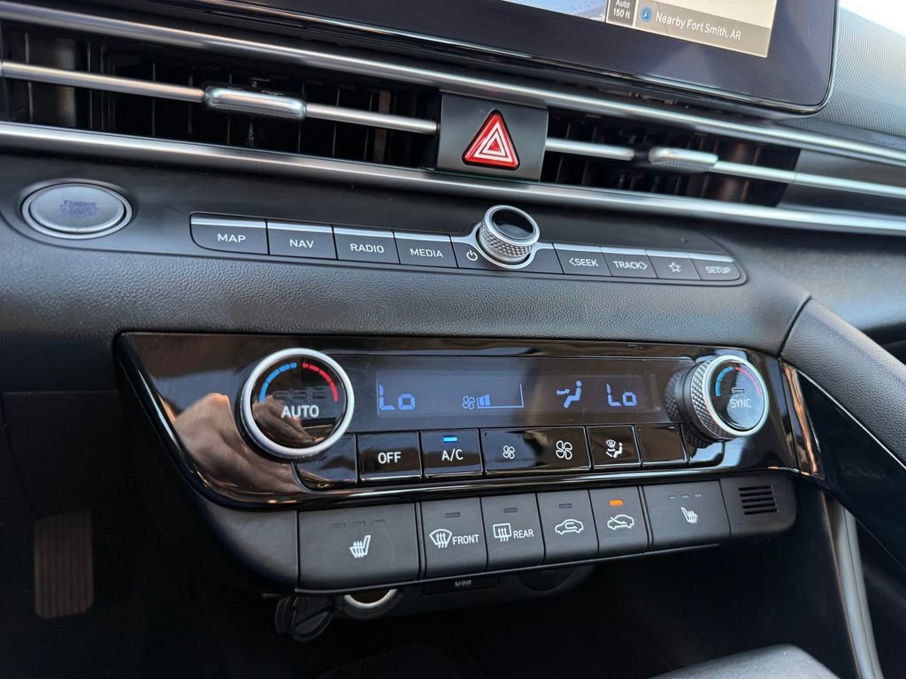 Used 2025 Hyundai Elantra SEL FWD image 17