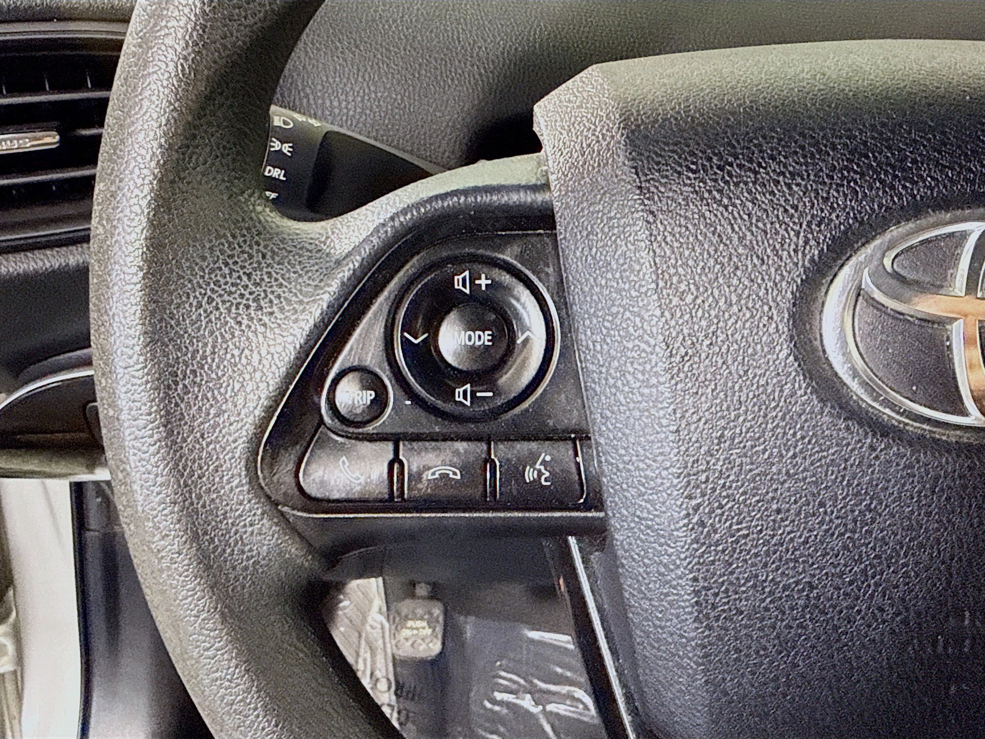 Used 2021 Toyota Prius LE FWD image 14