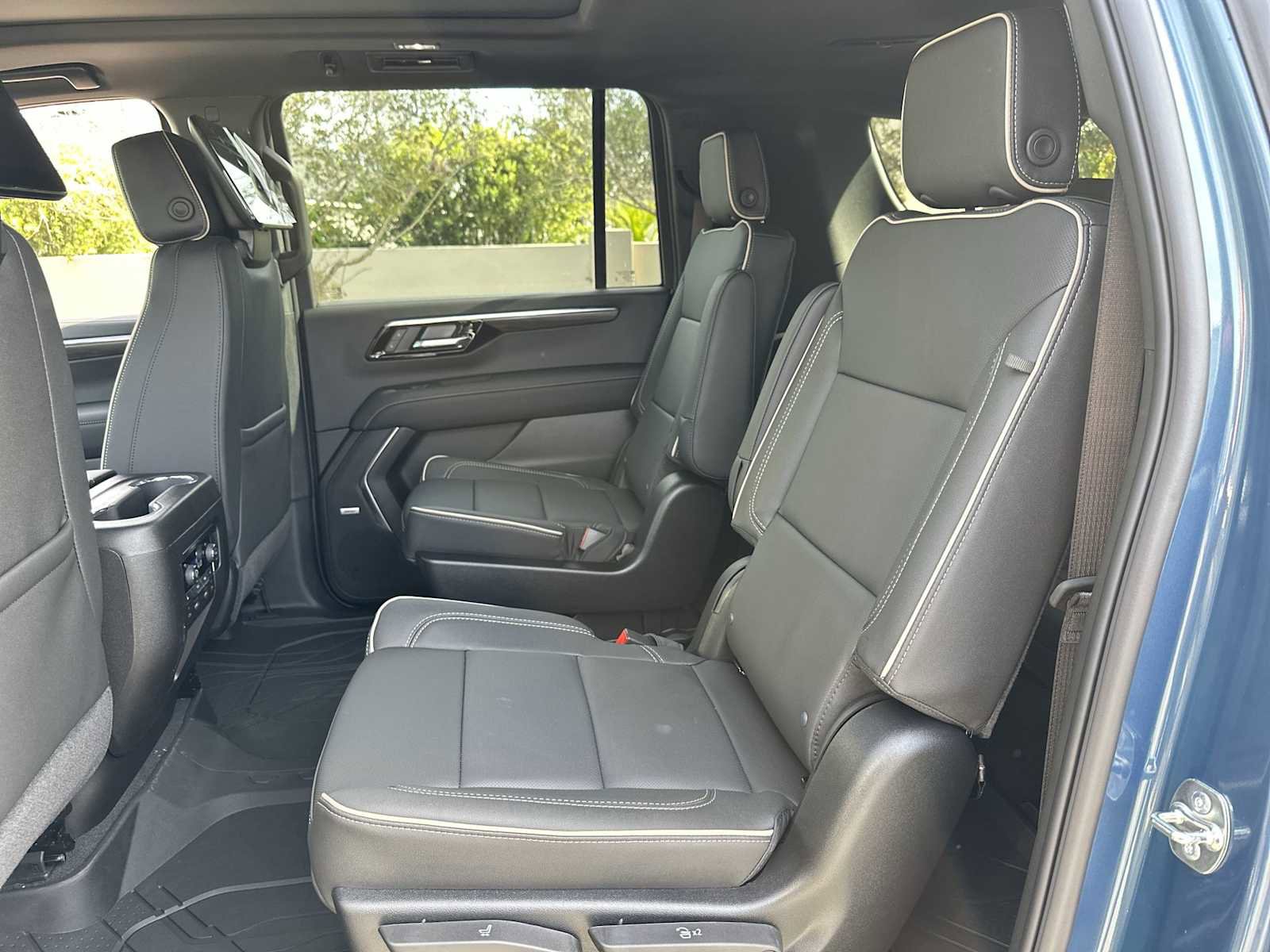 New 2026 Chevrolet Suburban Premier image 17