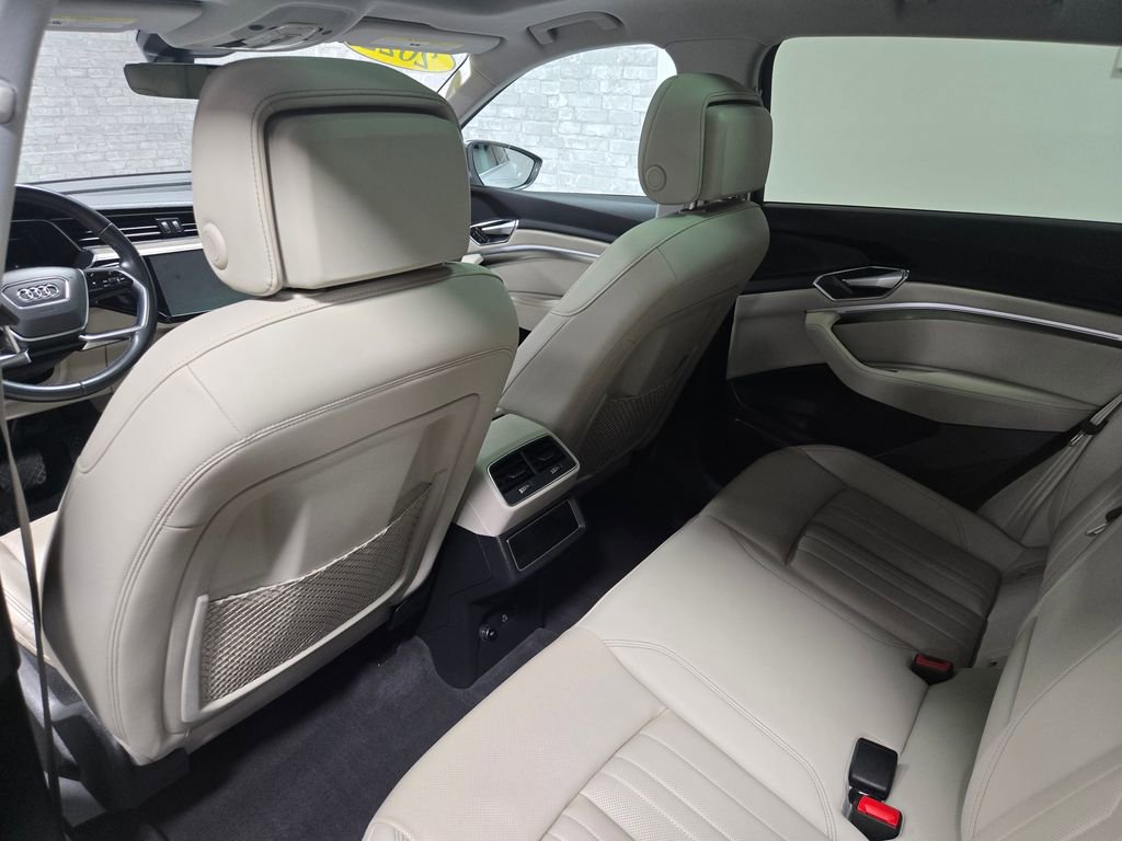 Used 2022 Audi e-tron Premium Plus w/ Premium Plus Package image 37