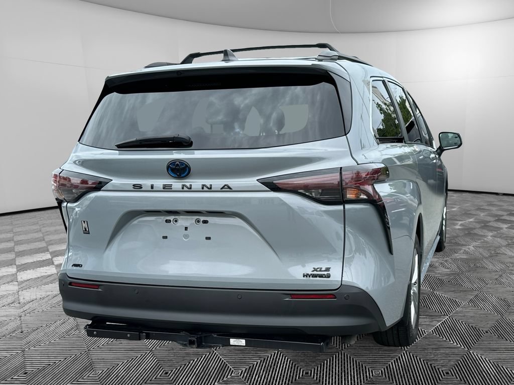 Used 2023 Toyota Sienna XLE Woodland Edition AWD/4WD image 5