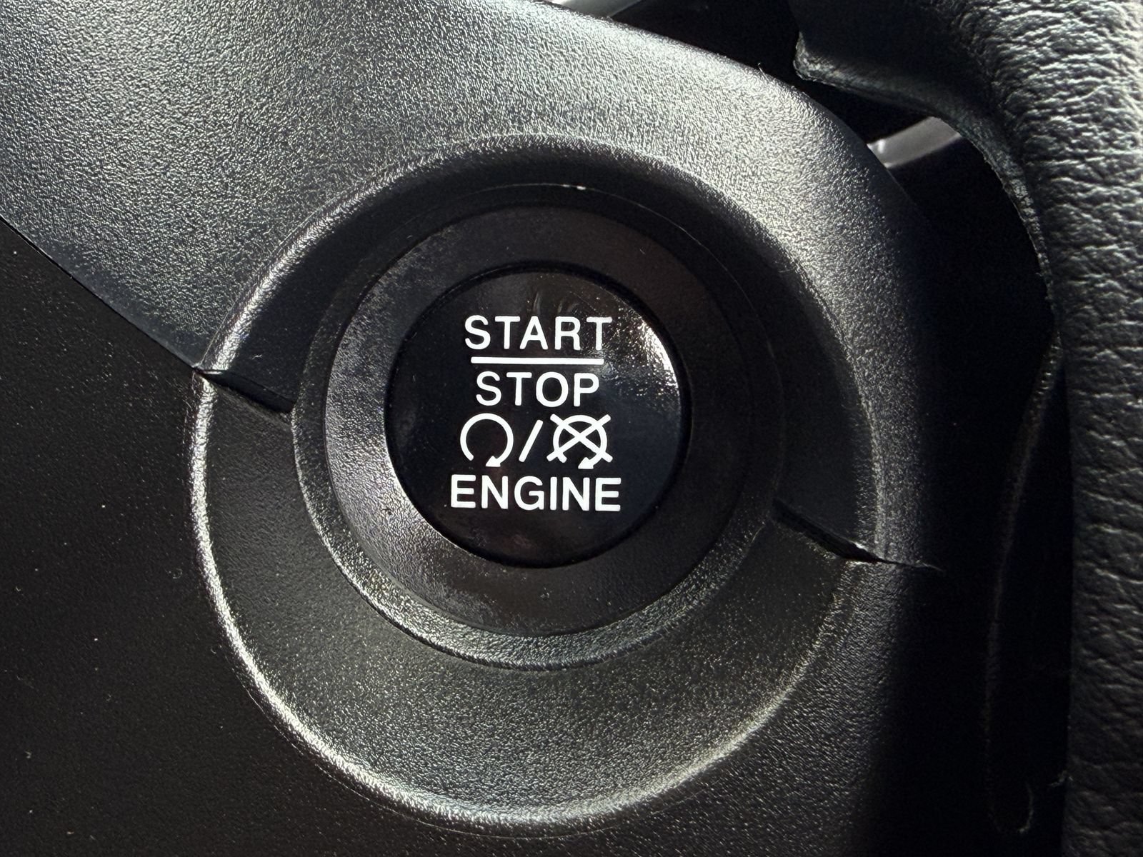 Used 2018 Jeep Compass Latitude w/ Popular Equipment Group FWD image 22
