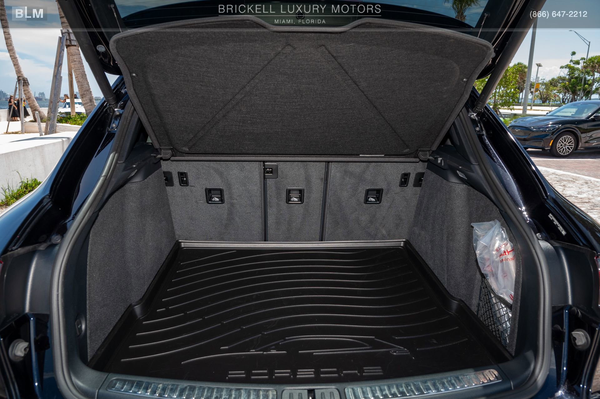 Used 2024 Porsche Macan image 8