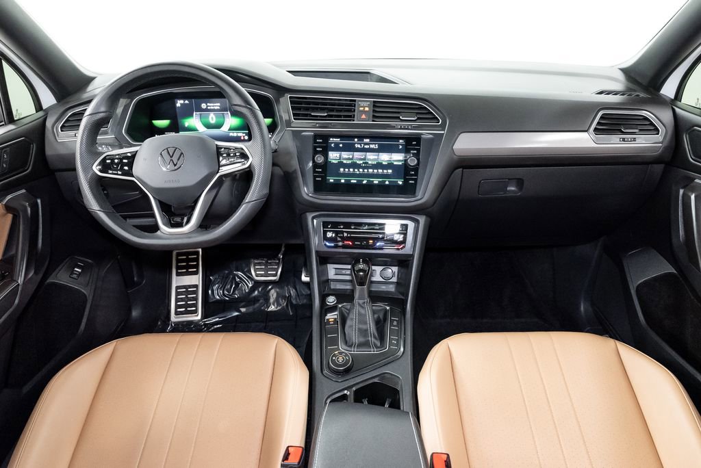 Used 2022 Volkswagen Tiguan SE R-Line image 25