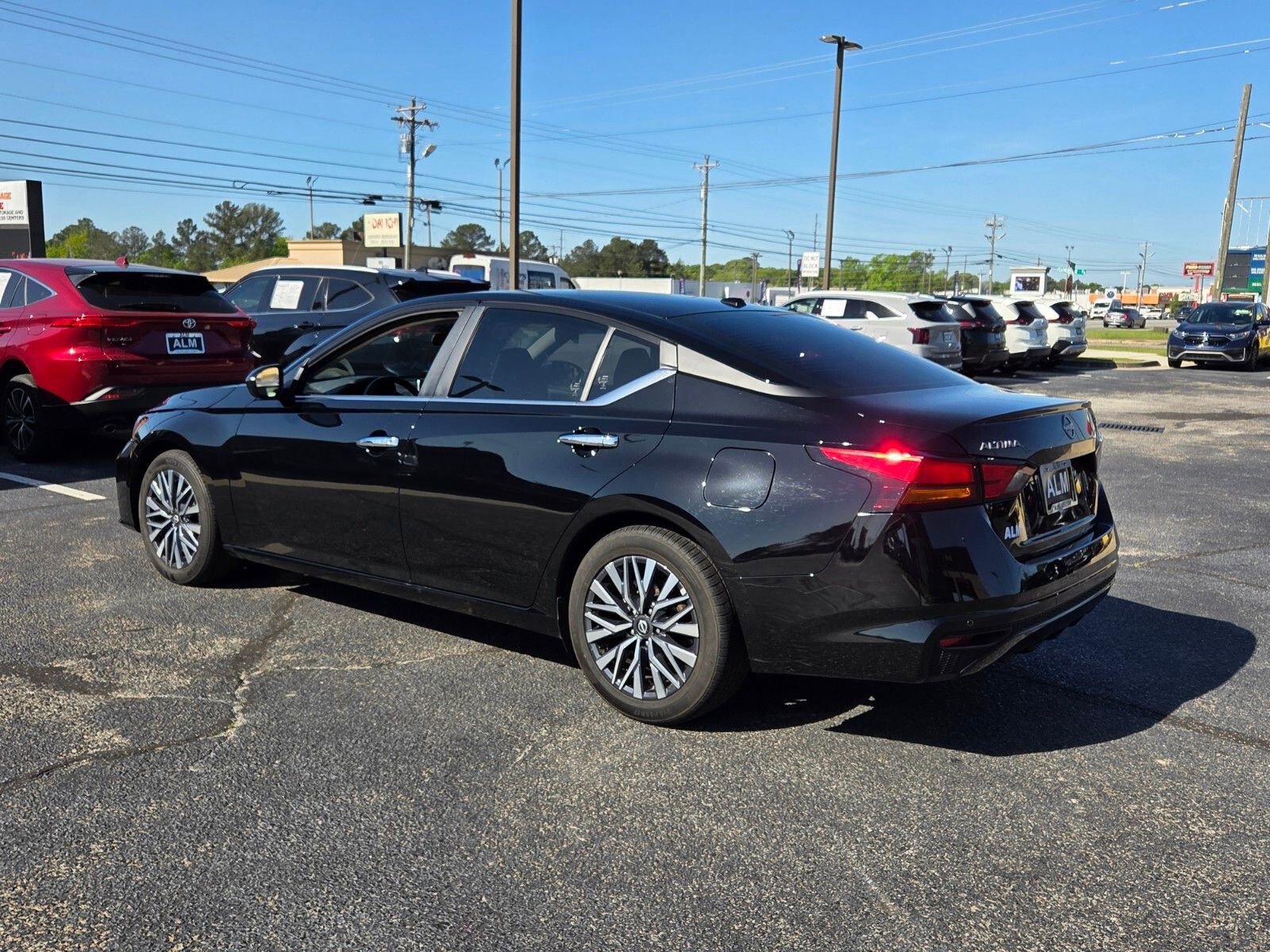 Used 2025 Nissan Altima 2.5 SV image 9