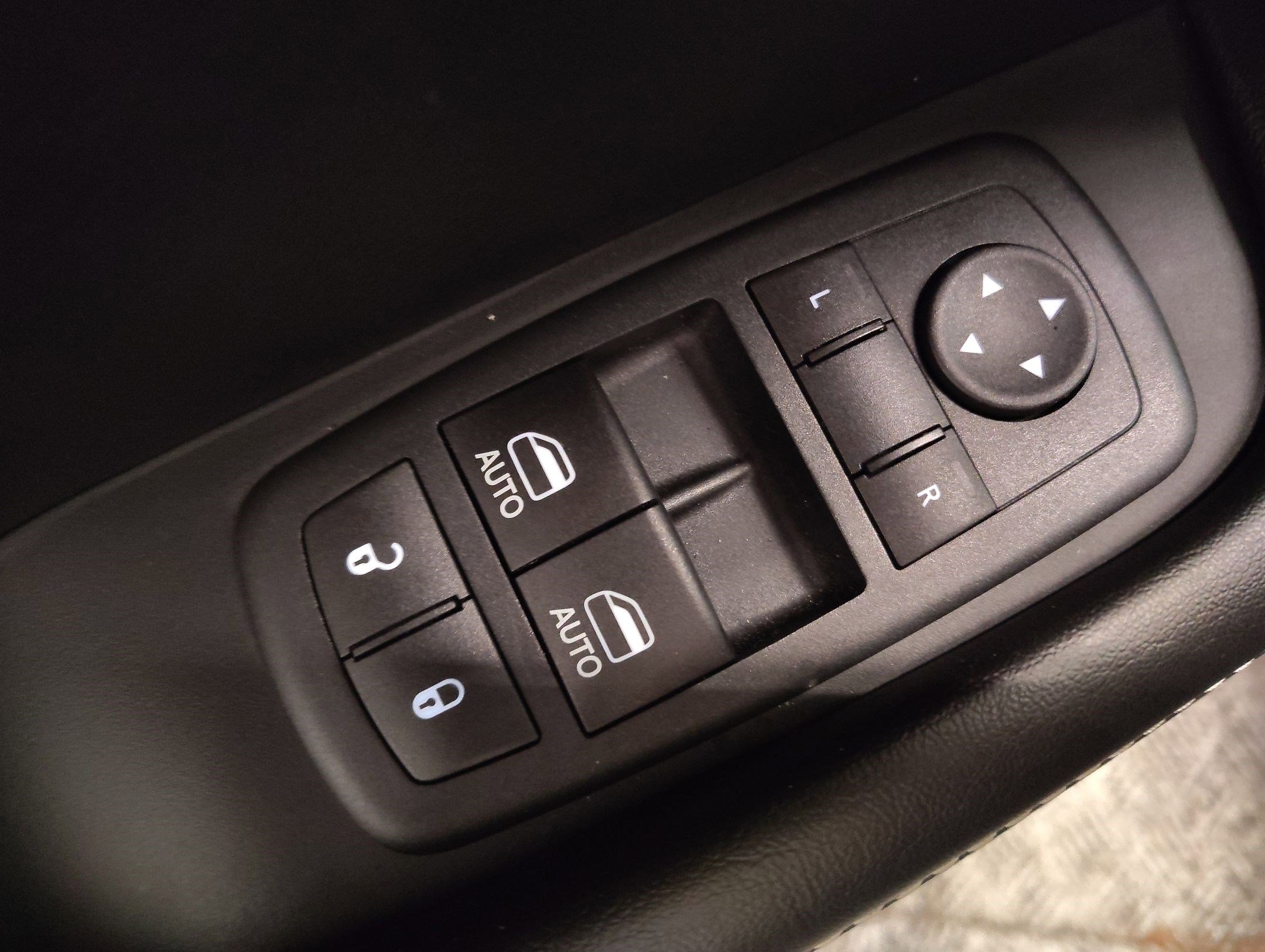 Used 2016 Dodge Challenger SRT Hellcat image 12