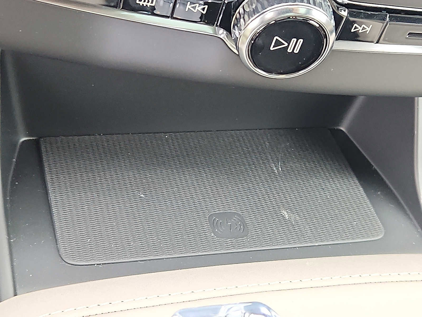 Used 2026 Volvo XC90 B6 Ultra w/ Lounge Package image 24