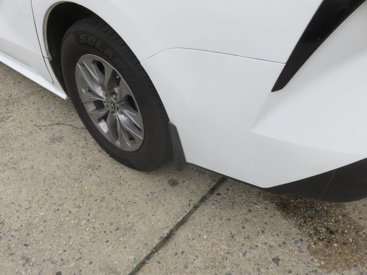 Used 2022 Toyota Sienna LE AWD/4WD image 32