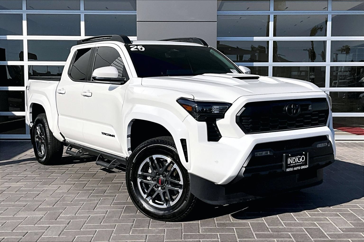 Used 2025 Toyota Tacoma TRD Sport w/ TRD Sport Upgrade Package AWD/4WD image 3
