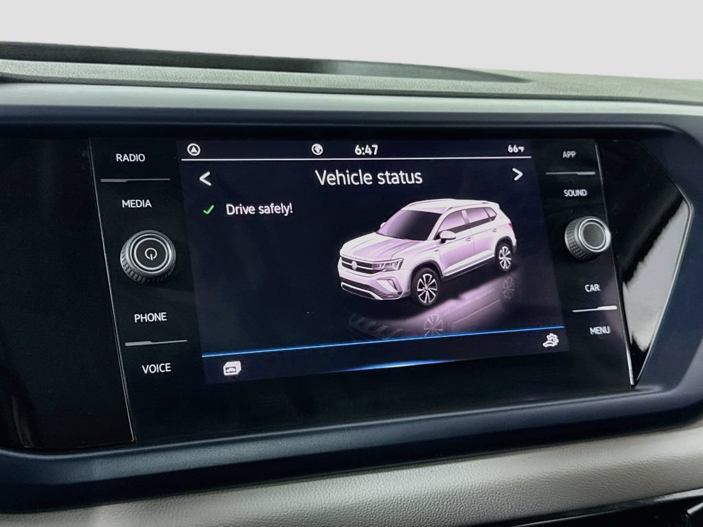 Used 2022 Volkswagen Taos SE w/ Panoramic Sunroof Package FWD image 26