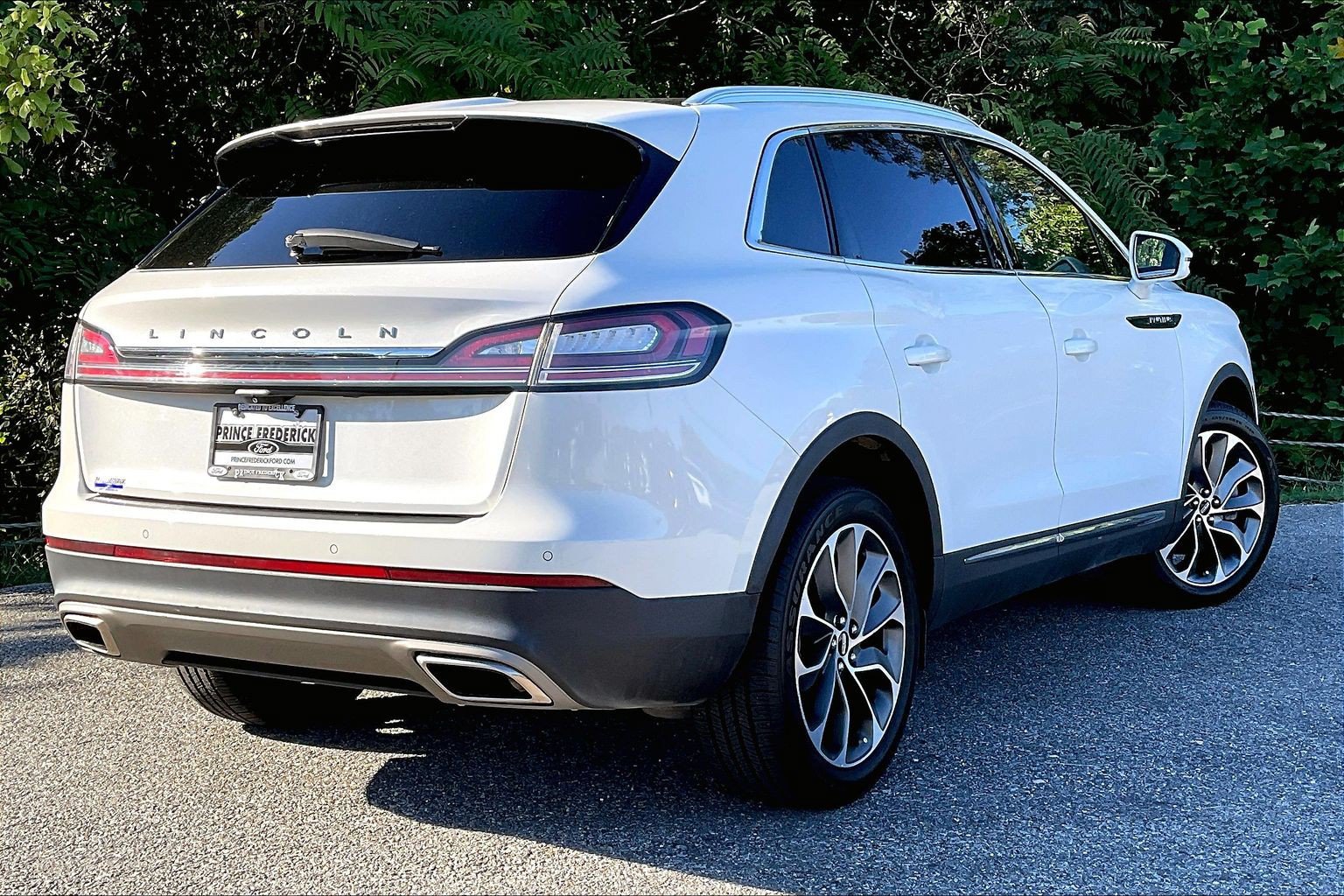 Used 2022 Lincoln Nautilus Reserve AWD/4WD image 13