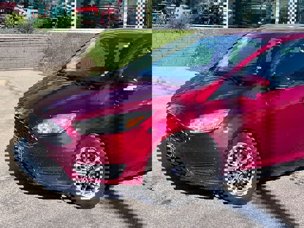 Used 2016 Ford Focus SE FWD image 2