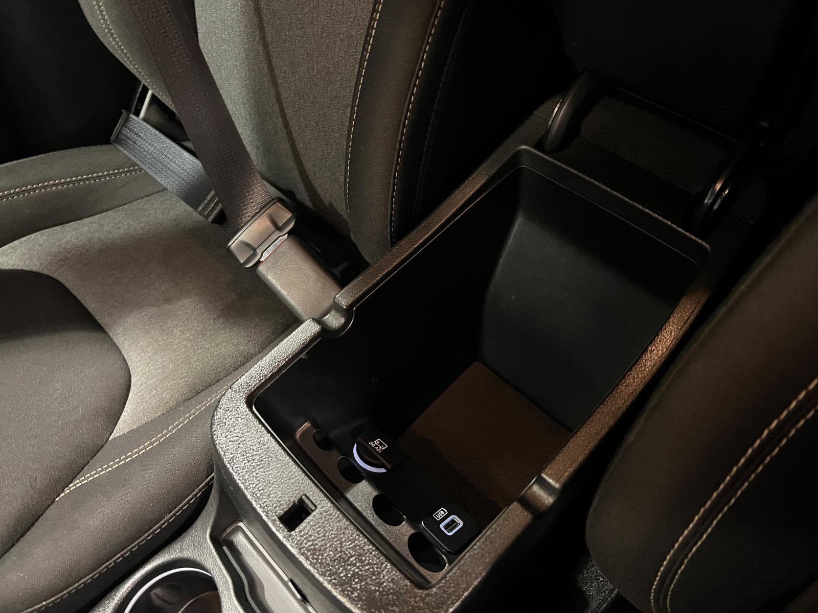 Used 2018 Jeep Cherokee Latitude w/ Cold Weather Group image 21