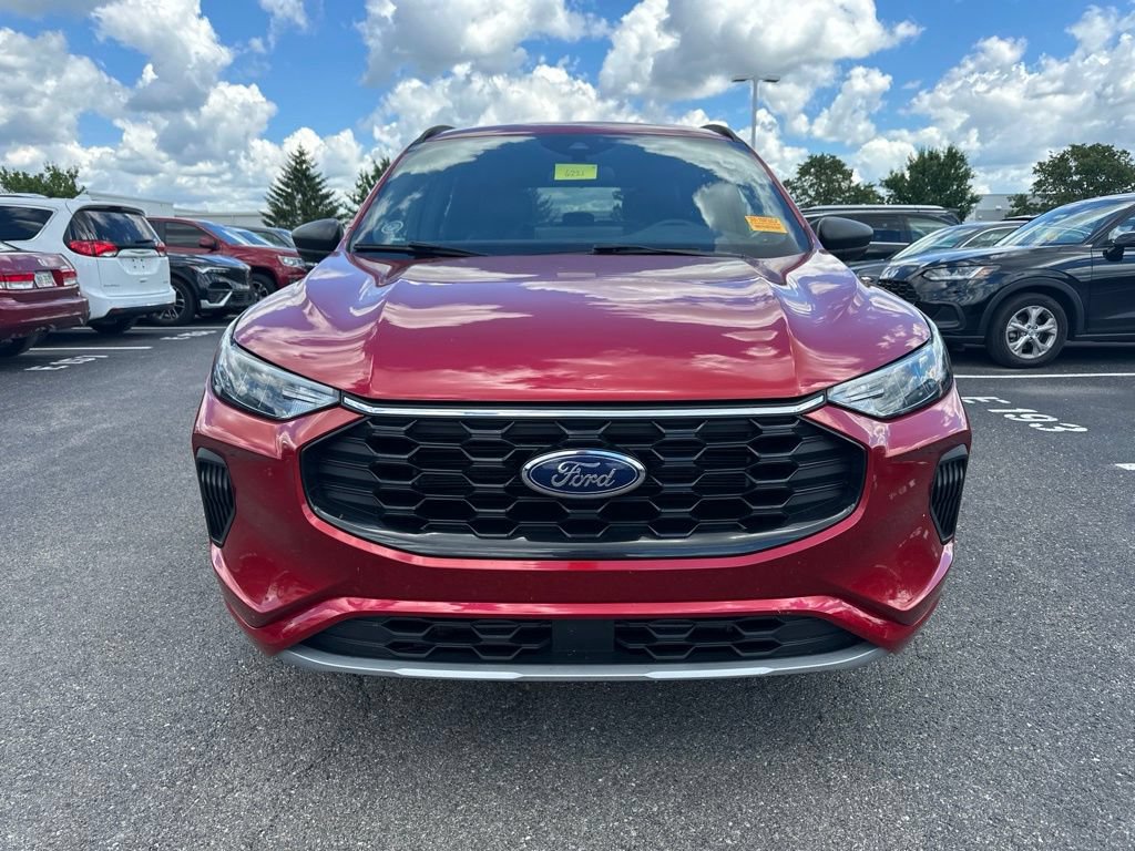 Used 2023 Ford Escape ST-Line w/ Tech Pack #1 AWD/4WD image 2