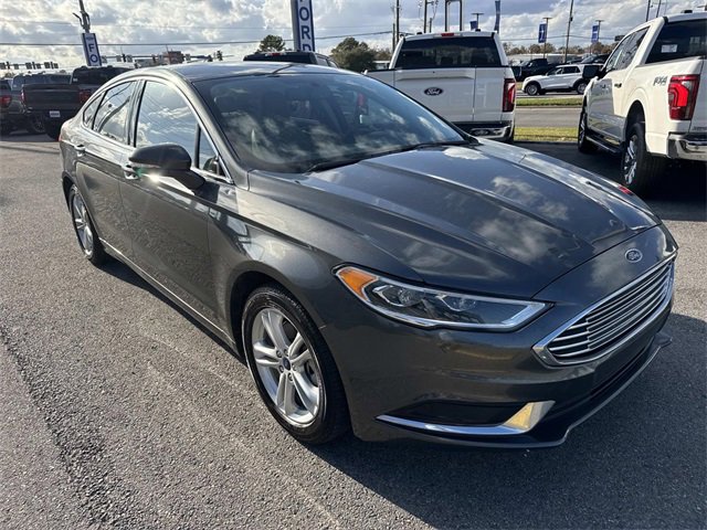 Used 2018 Ford Fusion SE image 3
