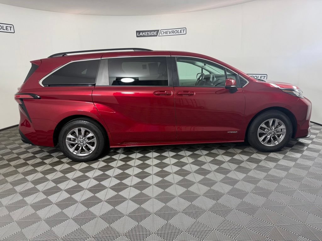 Used 2021 Toyota Sienna LE w/ LE Plus Package FWD image 7