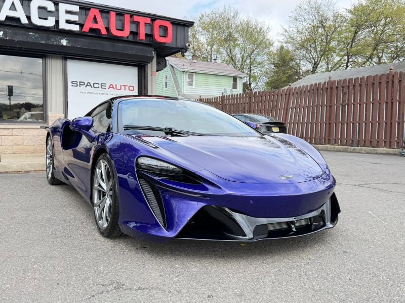 Used 2023 McLaren Artura image 4