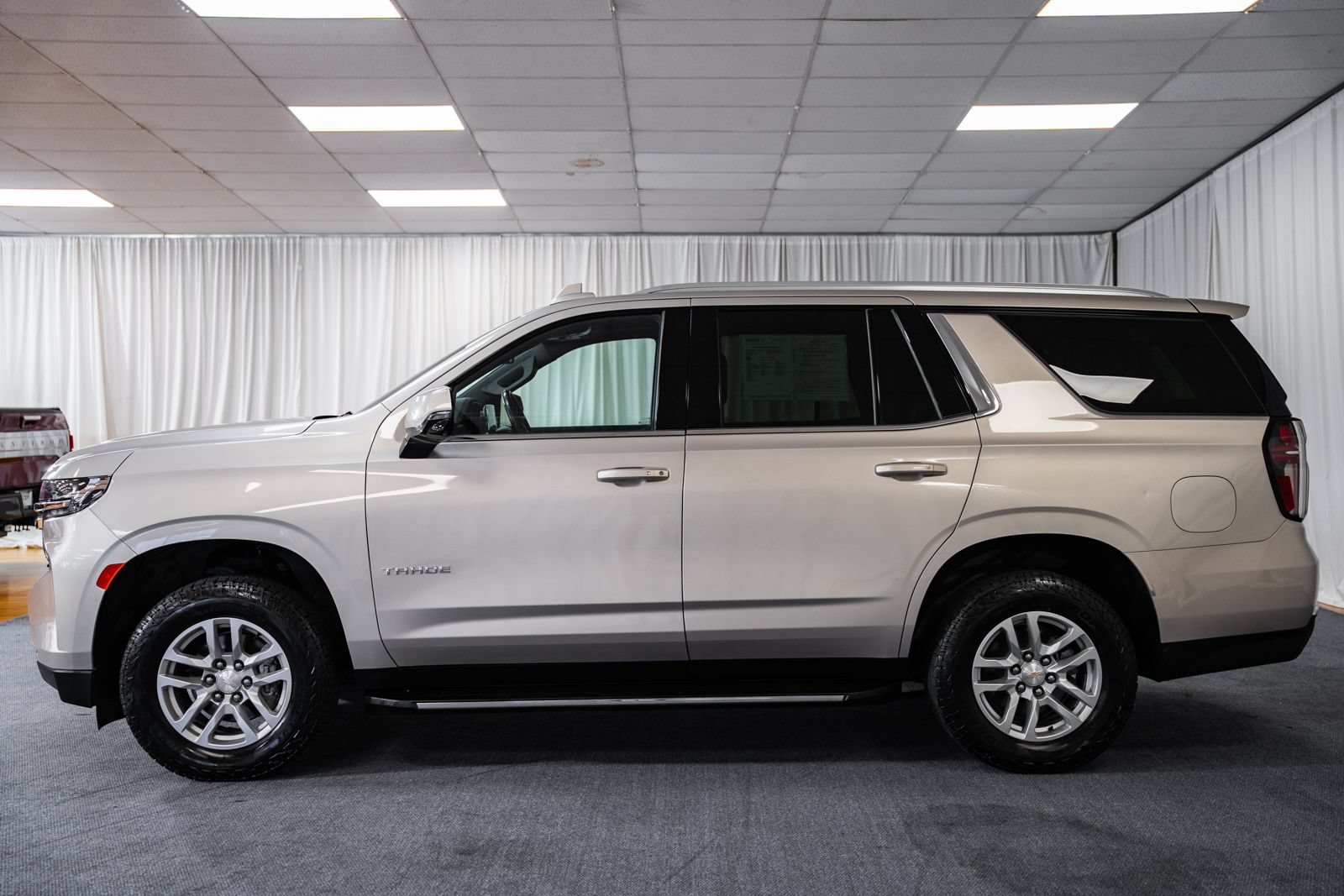 Used 2024 Chevrolet Tahoe LT w/ Luxury Package AWD/4WD image 5