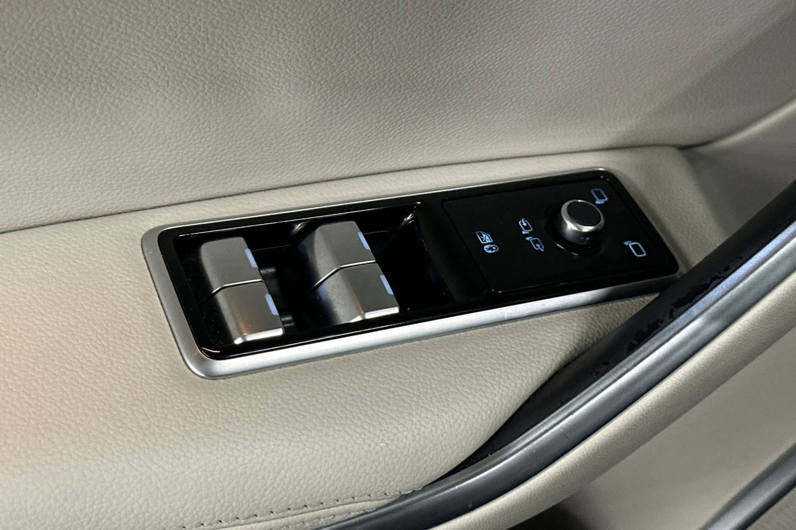 Used 2022 Jaguar F-PACE S image 15