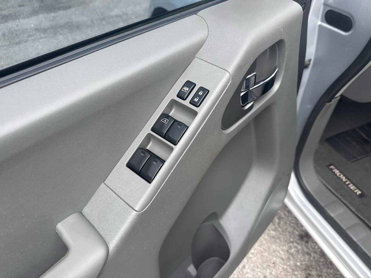 Used 2020 Nissan Frontier SV AWD/4WD image 13