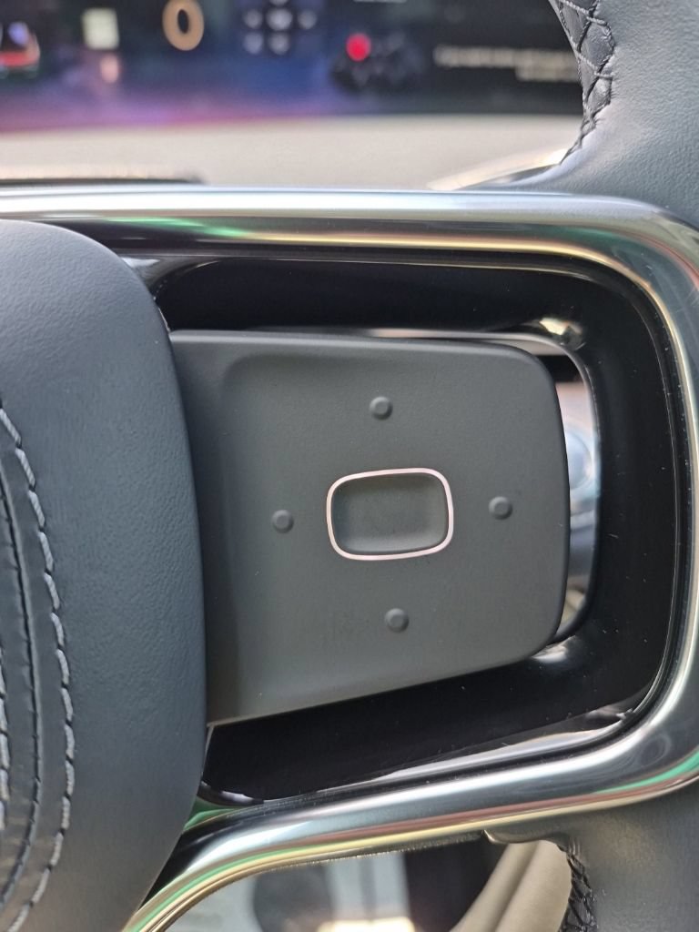 Certified 2025 Lincoln Nautilus Reserve AWD/4WD image 28
