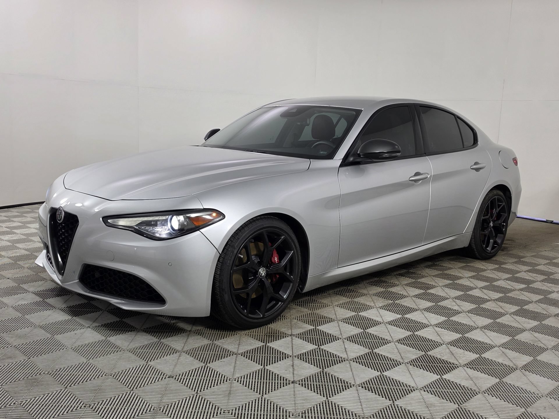 Used 2020 Alfa Romeo Giulia Ti w/ Nero Edizione RWD image 3