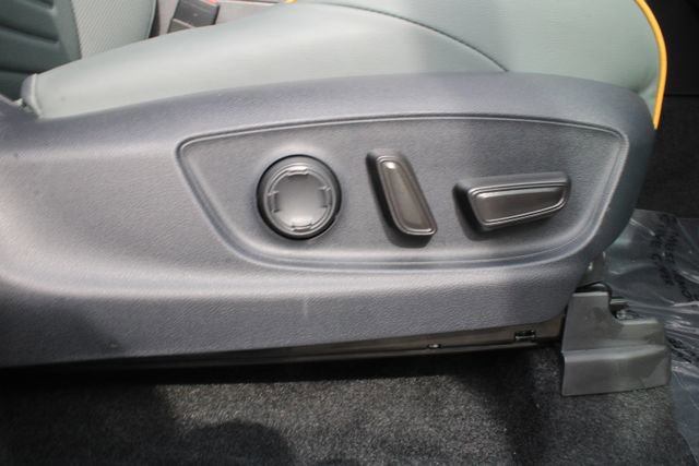 Used 2025 Toyota Tacoma Trailhunter image 40