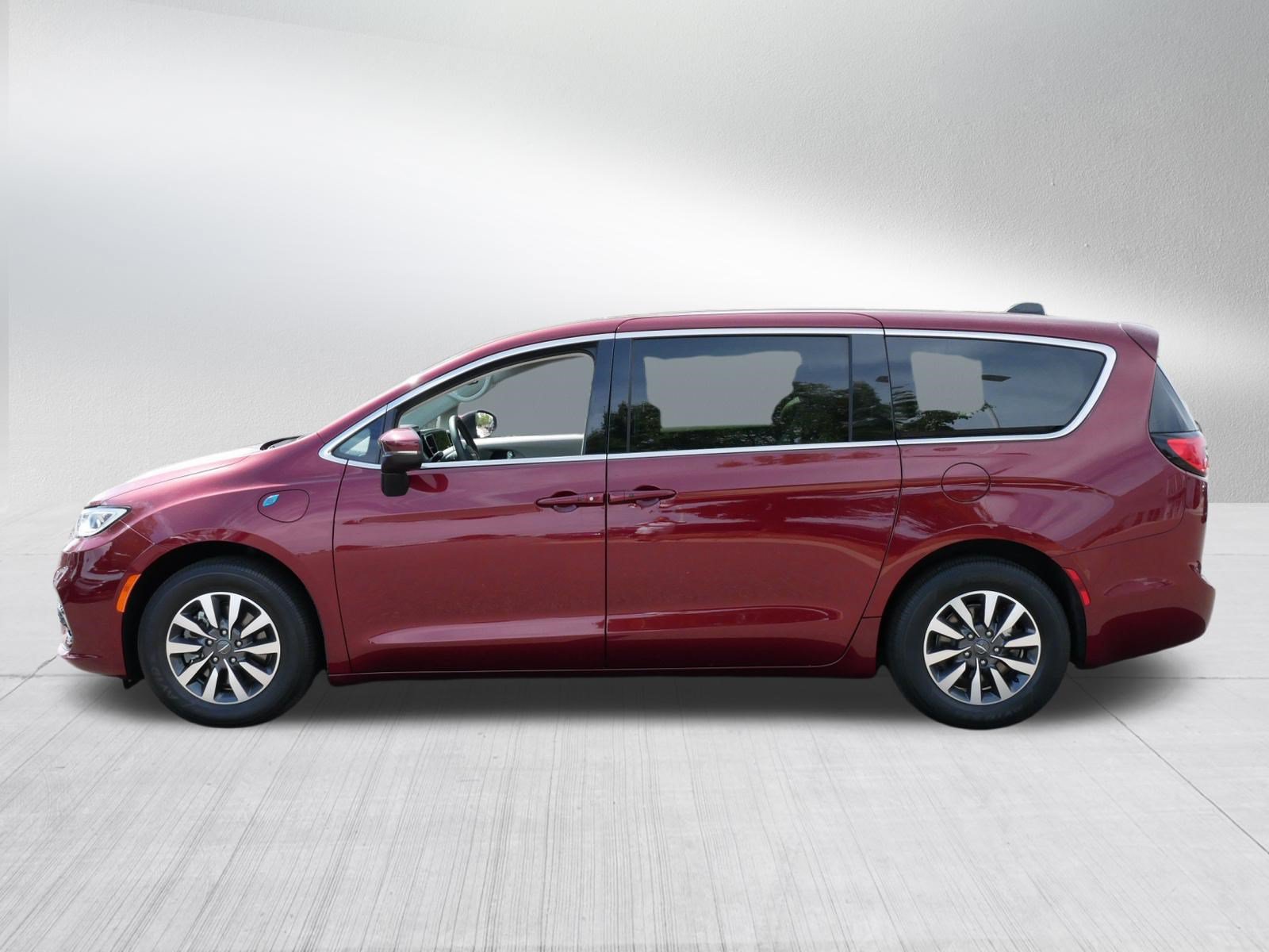 Used 2023 Chrysler Pacifica Touring-L FWD image 4
