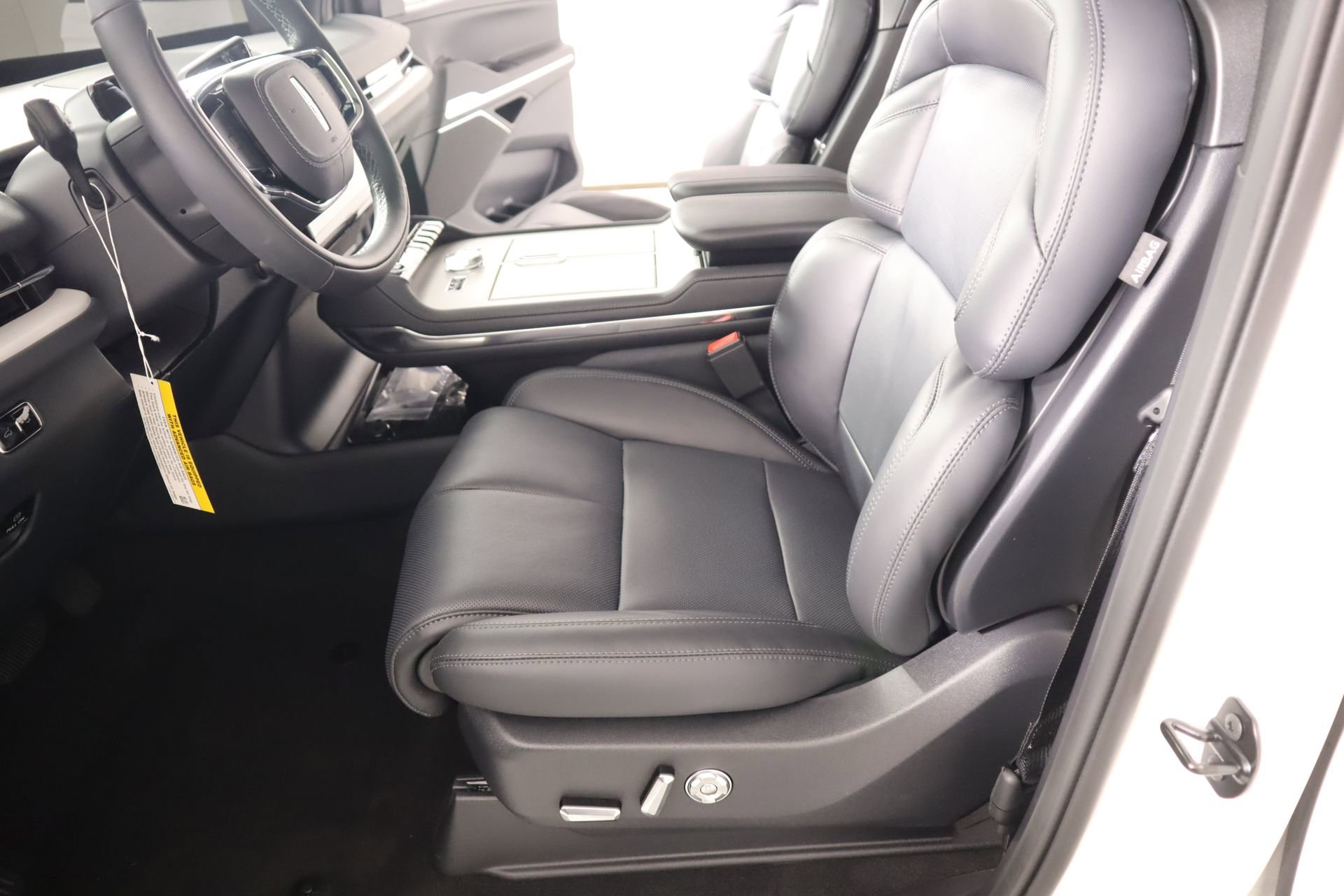 New 2026 Lincoln Navigator Reserve image 12