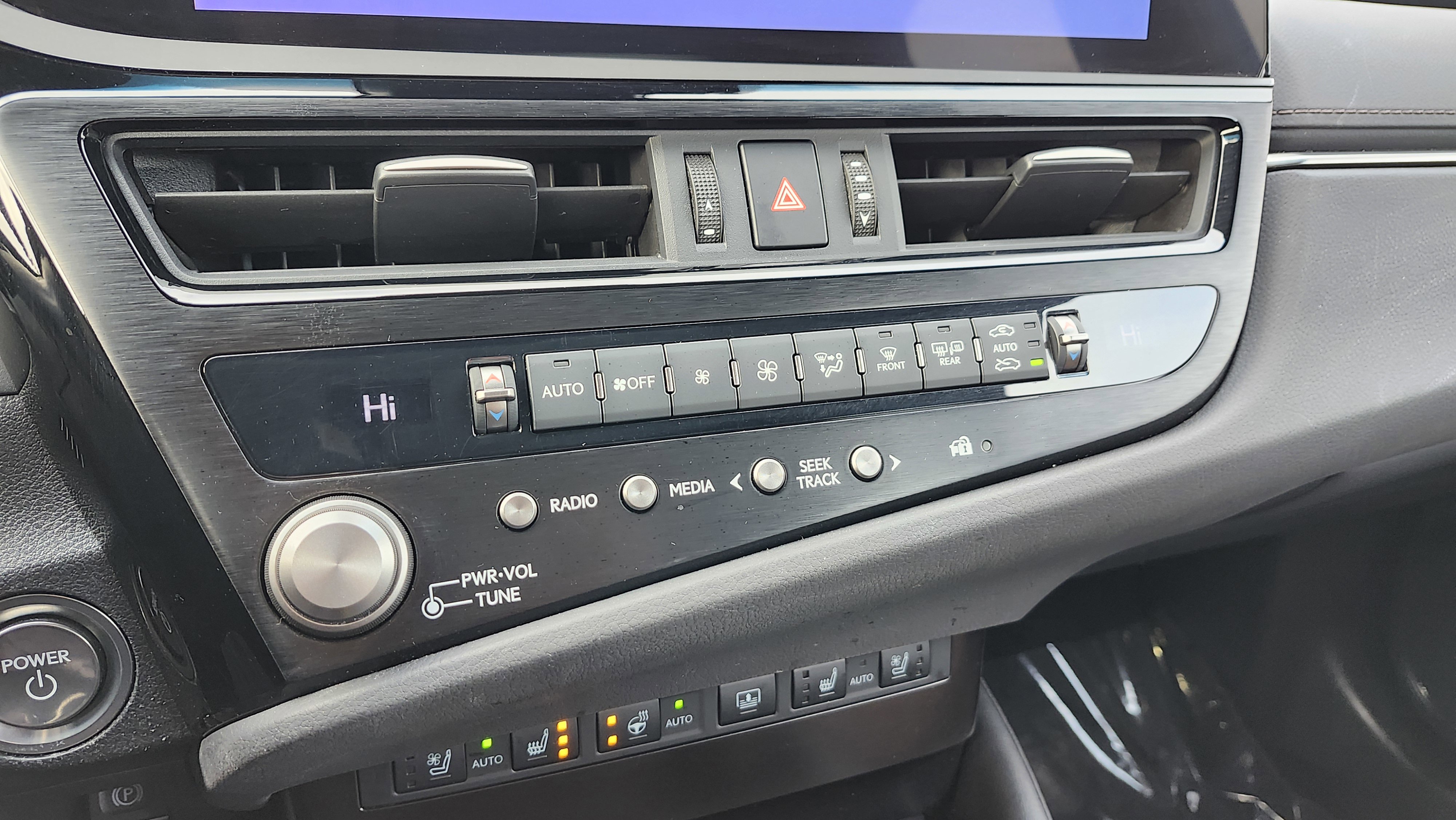 Used 2023 Lexus ES 300h w/ Luxury Package image 36