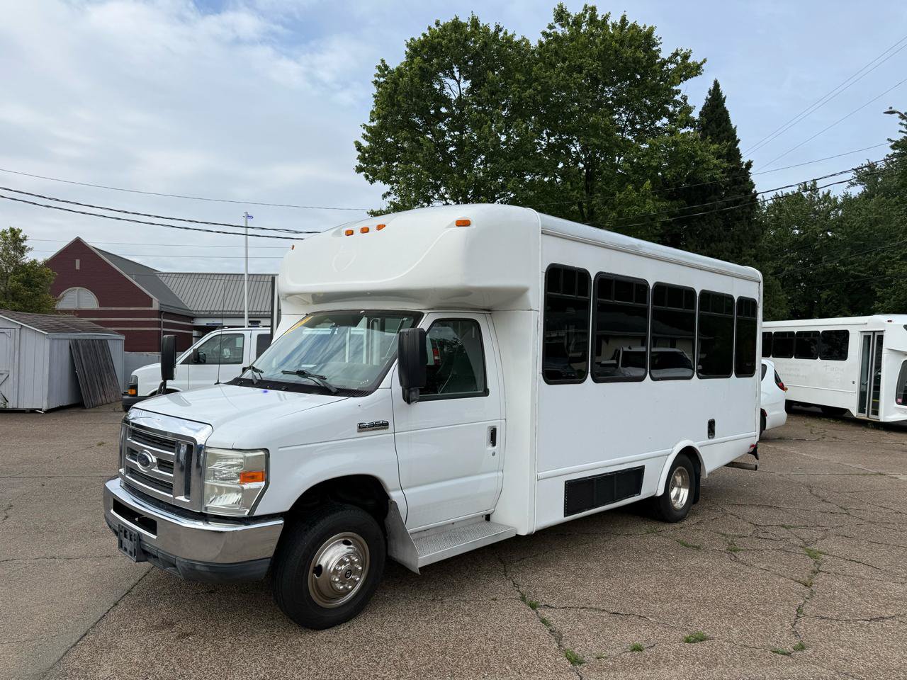 Used 2013 Ford E-350 and Econoline 350 Super Duty w/ Shuttle Bus Prep Pkg RWD image 3