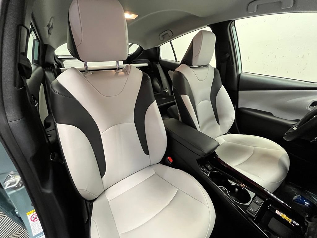 Used 2021 Toyota Prius XLE w/ Carpet Mat Package (TMS) AWD/4WD image 12