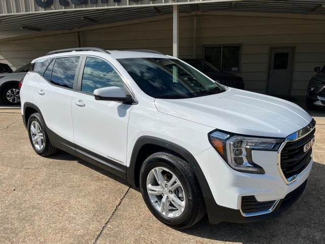 Used 2023 GMC Terrain SLE w/ Driver Convenience Package image 2