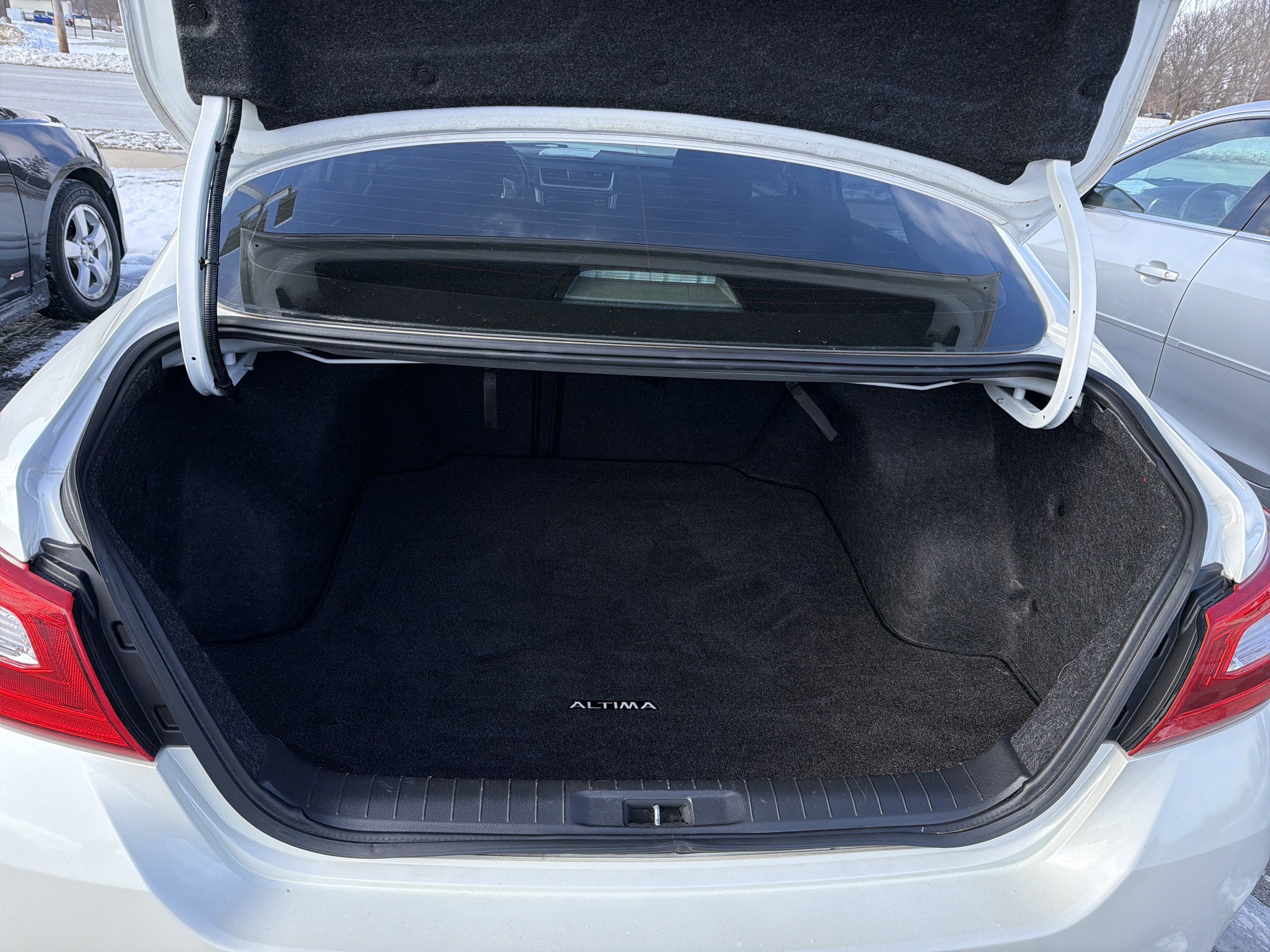 Used 2017 Nissan Altima 2.5 SV image 39