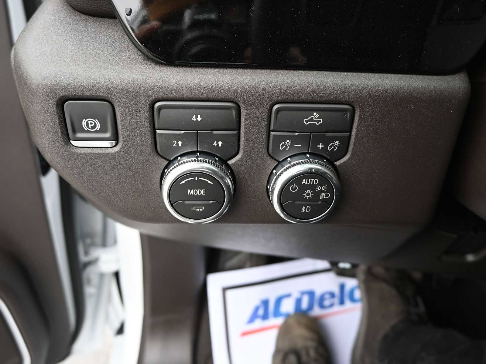 New 2026 GMC Sierra 2500 SLE w/ SLE Value Package; AWD/4WD image 25
