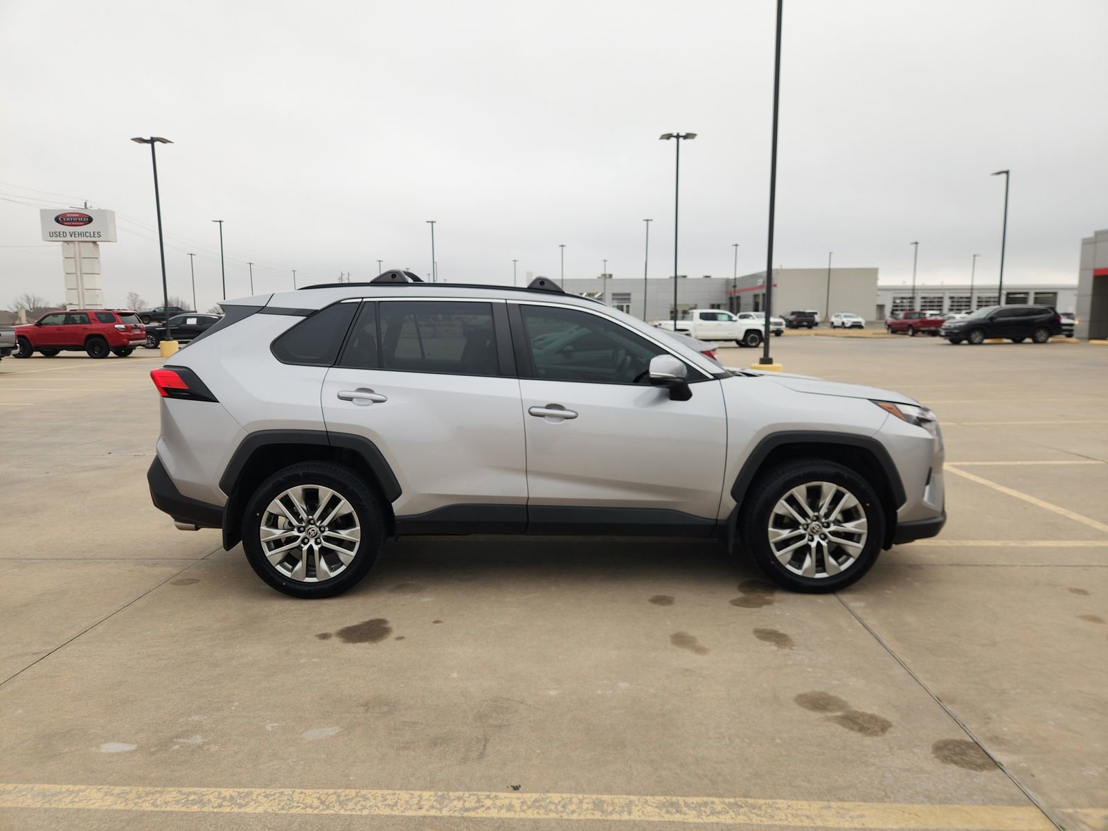 Used 2023 Toyota RAV4 XLE Premium image 7