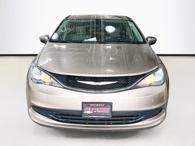 Used 2017 Chrysler Pacifica LX FWD image 4