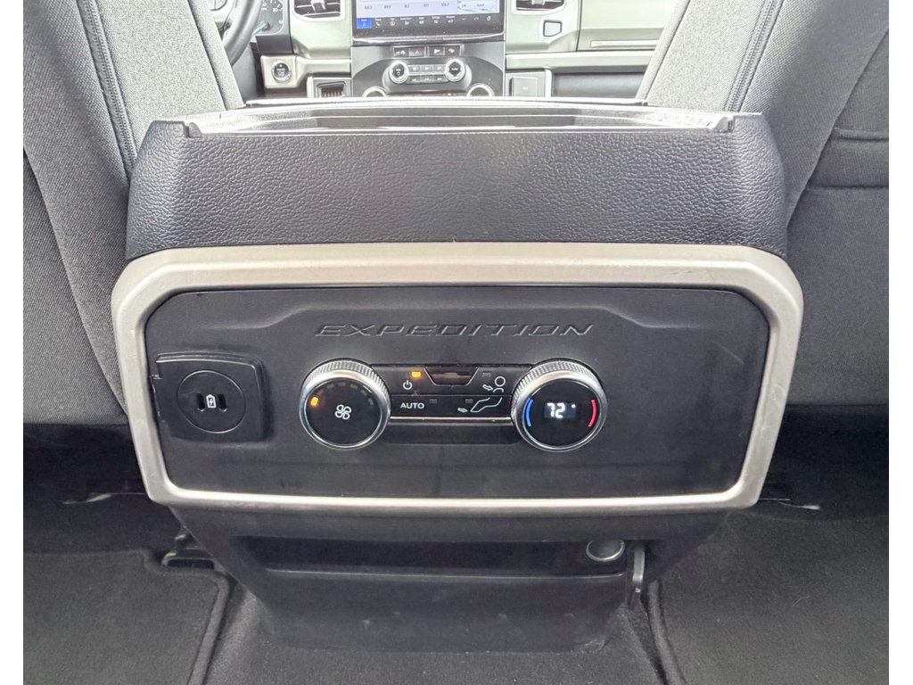 Used 2024 Ford Expedition XLT AWD/4WD image 30